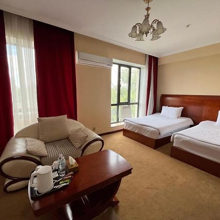 Luxurious Ξενοδοχείο Taraz Εξωτερικό φωτογραφία