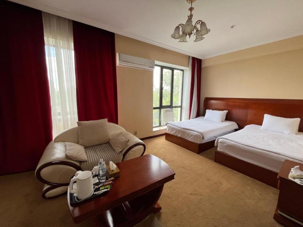 Luxurious Ξενοδοχείο Taraz Εξωτερικό φωτογραφία