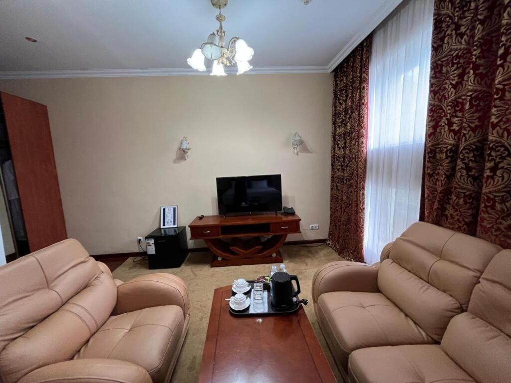 Luxurious Ξενοδοχείο Taraz Εξωτερικό φωτογραφία
