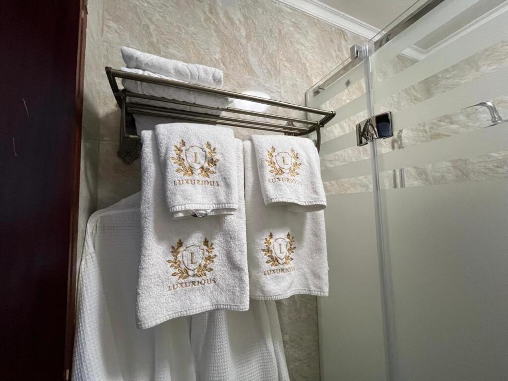 Luxurious Ξενοδοχείο Taraz Εξωτερικό φωτογραφία