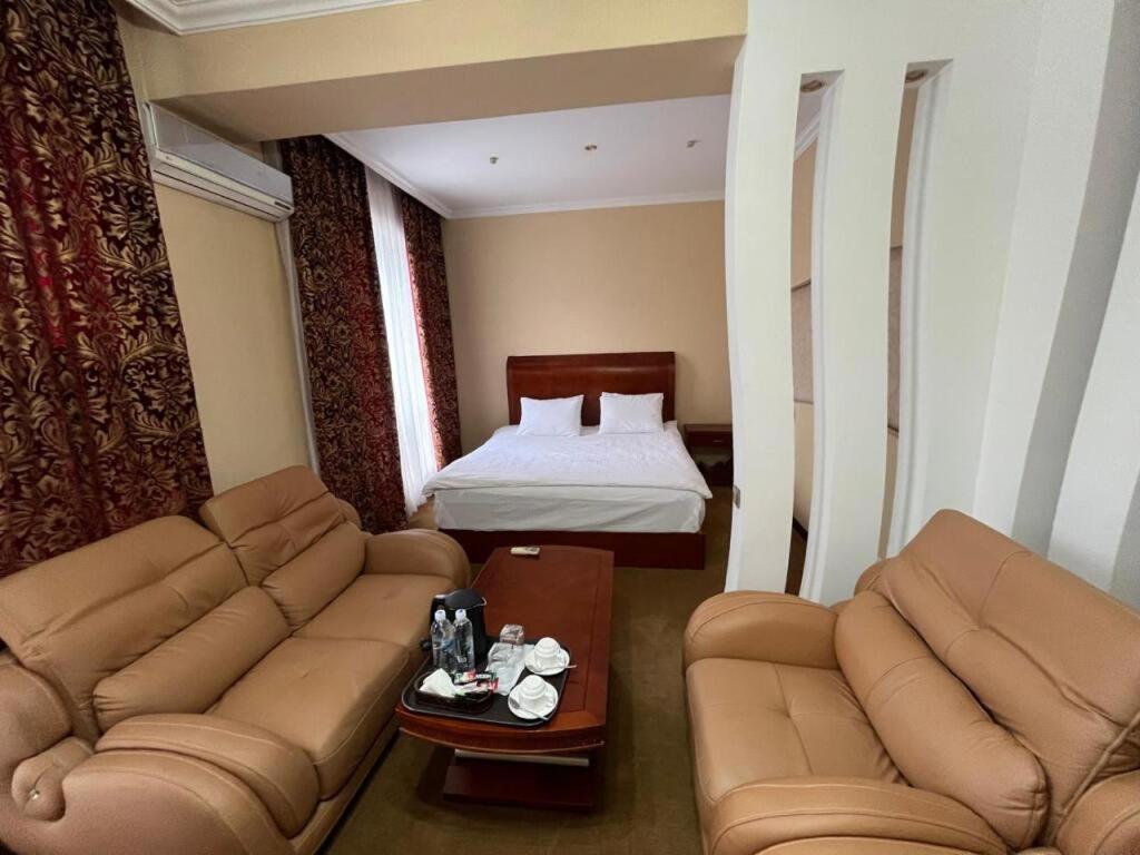 Luxurious Ξενοδοχείο Taraz Εξωτερικό φωτογραφία
