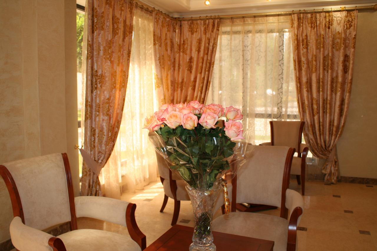 Luxurious Ξενοδοχείο Taraz Εξωτερικό φωτογραφία