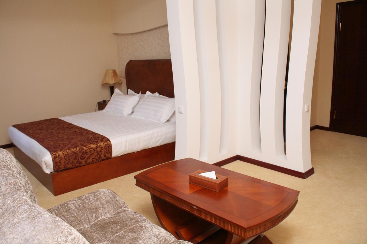 Luxurious Ξενοδοχείο Taraz Εξωτερικό φωτογραφία