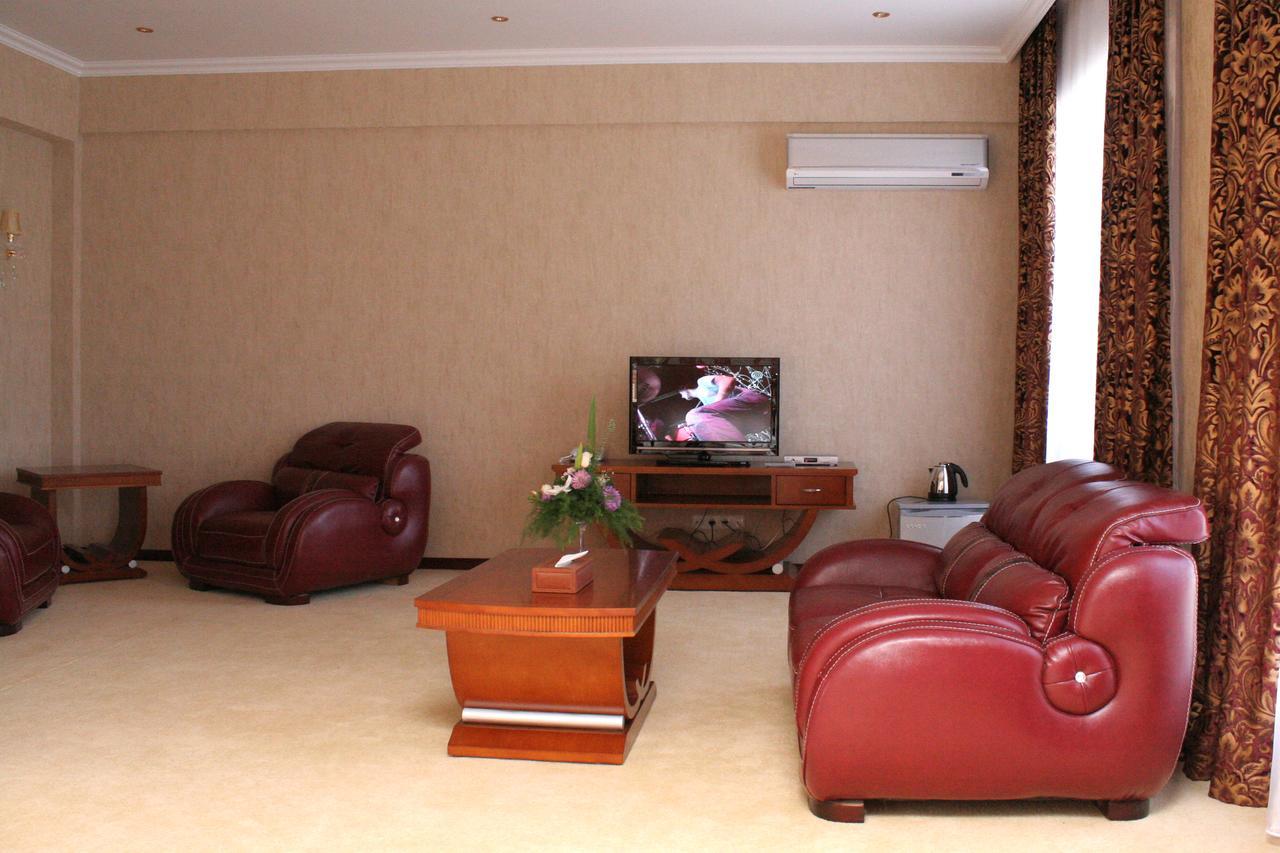 Luxurious Ξενοδοχείο Taraz Εξωτερικό φωτογραφία