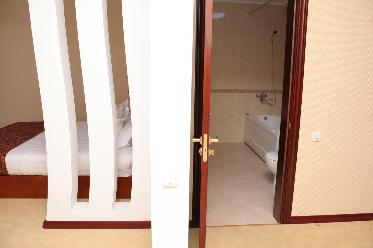 Luxurious Ξενοδοχείο Taraz Εξωτερικό φωτογραφία